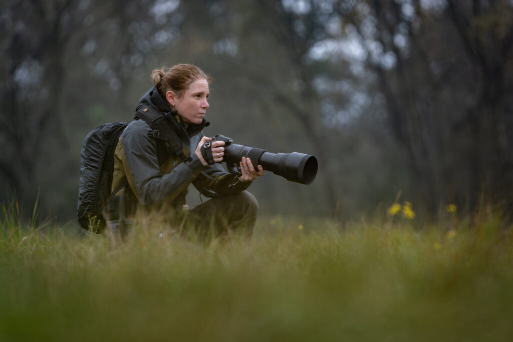 Natuurfotograaf Birgitta Roos in actie